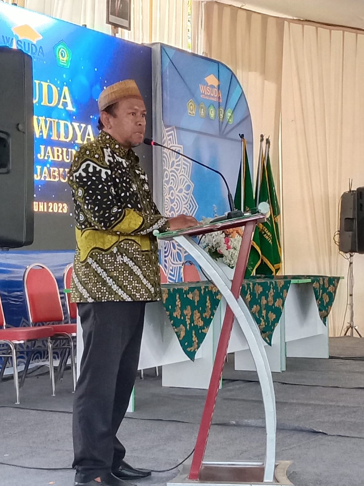 Ketua LP Ma’arif Hadiri Wisuda Purna Widya Ahmad Yani Jabung