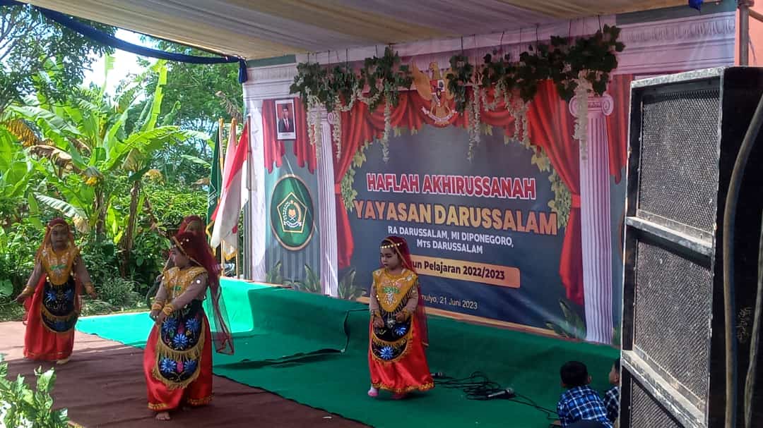 DAMPIT PUNYA GAWE HAFLAH AKHIRUSSANAH YAYASAN DARUSSALAM