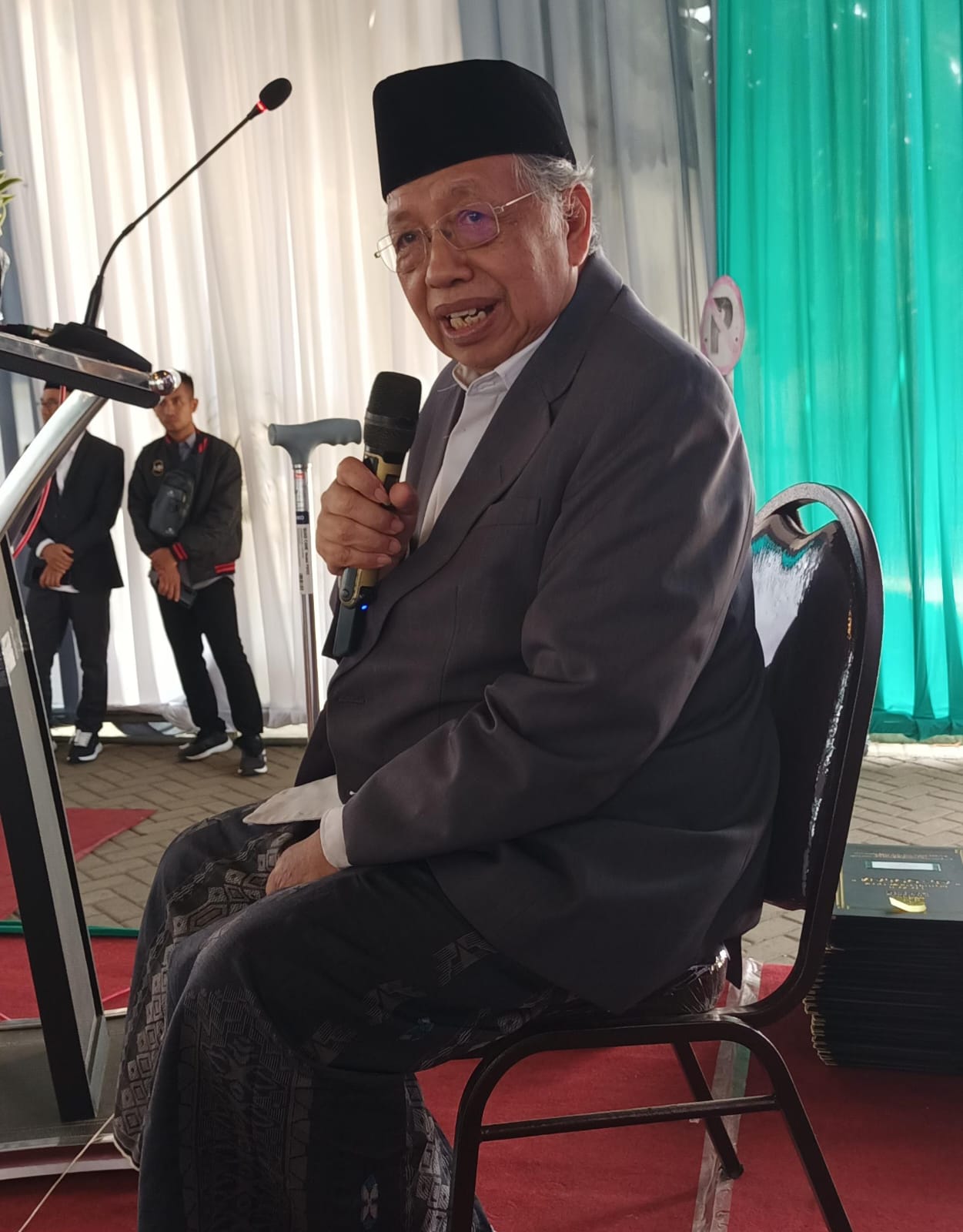 Kurikulum, Kyai, Dan Profesor