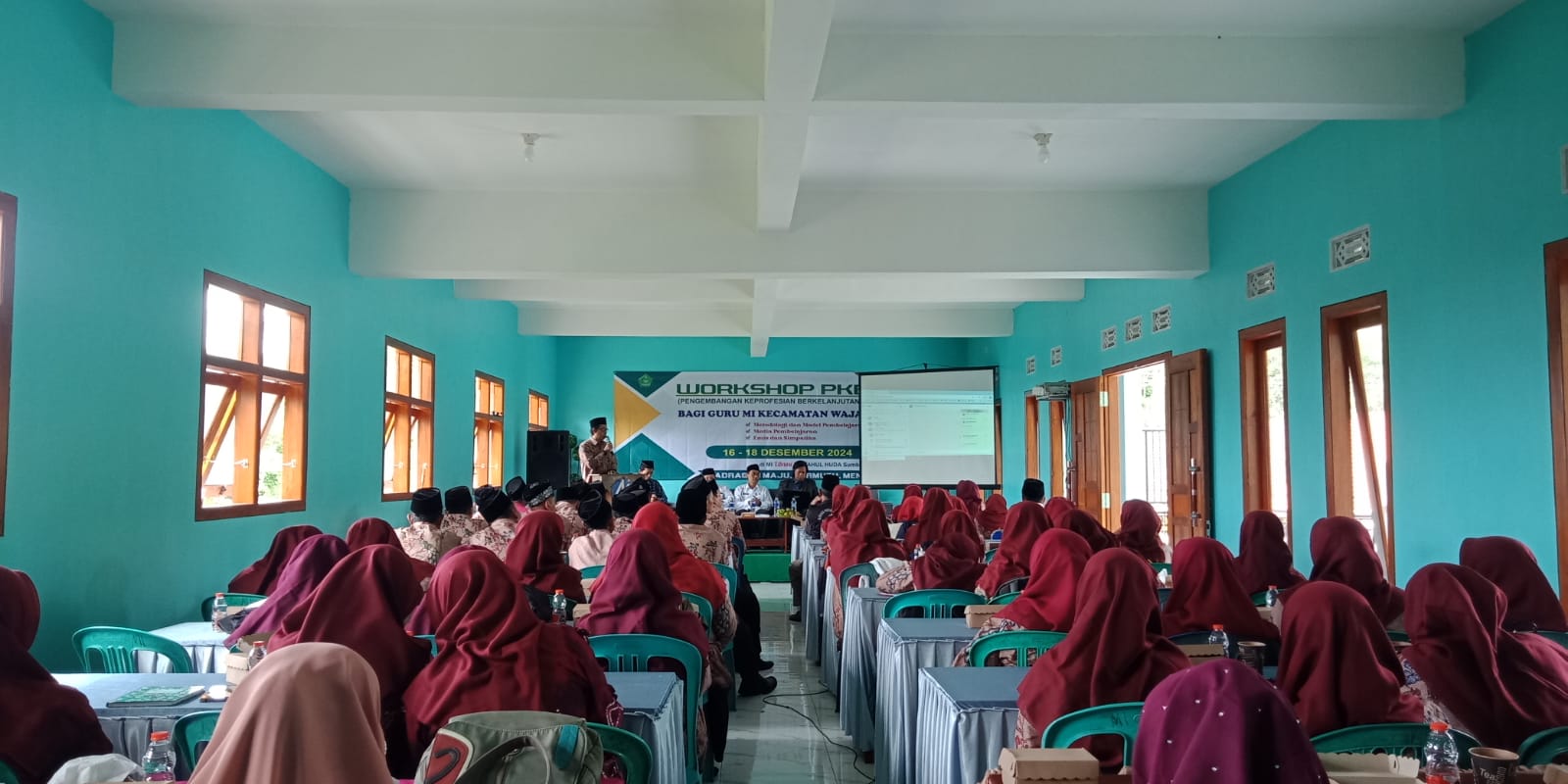 Semangat Baru! Workshop Pengembangan Keprofesian Berkelanjutan Guru digelar di MI Literasi Miftahul Huda Wajak