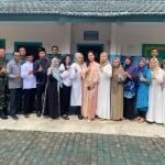 Di Balik Dinding Barak