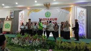 LP Ma’arif PCNU Kab. Malang Beri Penghargaan Siswa Terbaik UAMNU MTs. Almaarif 01 Singosari